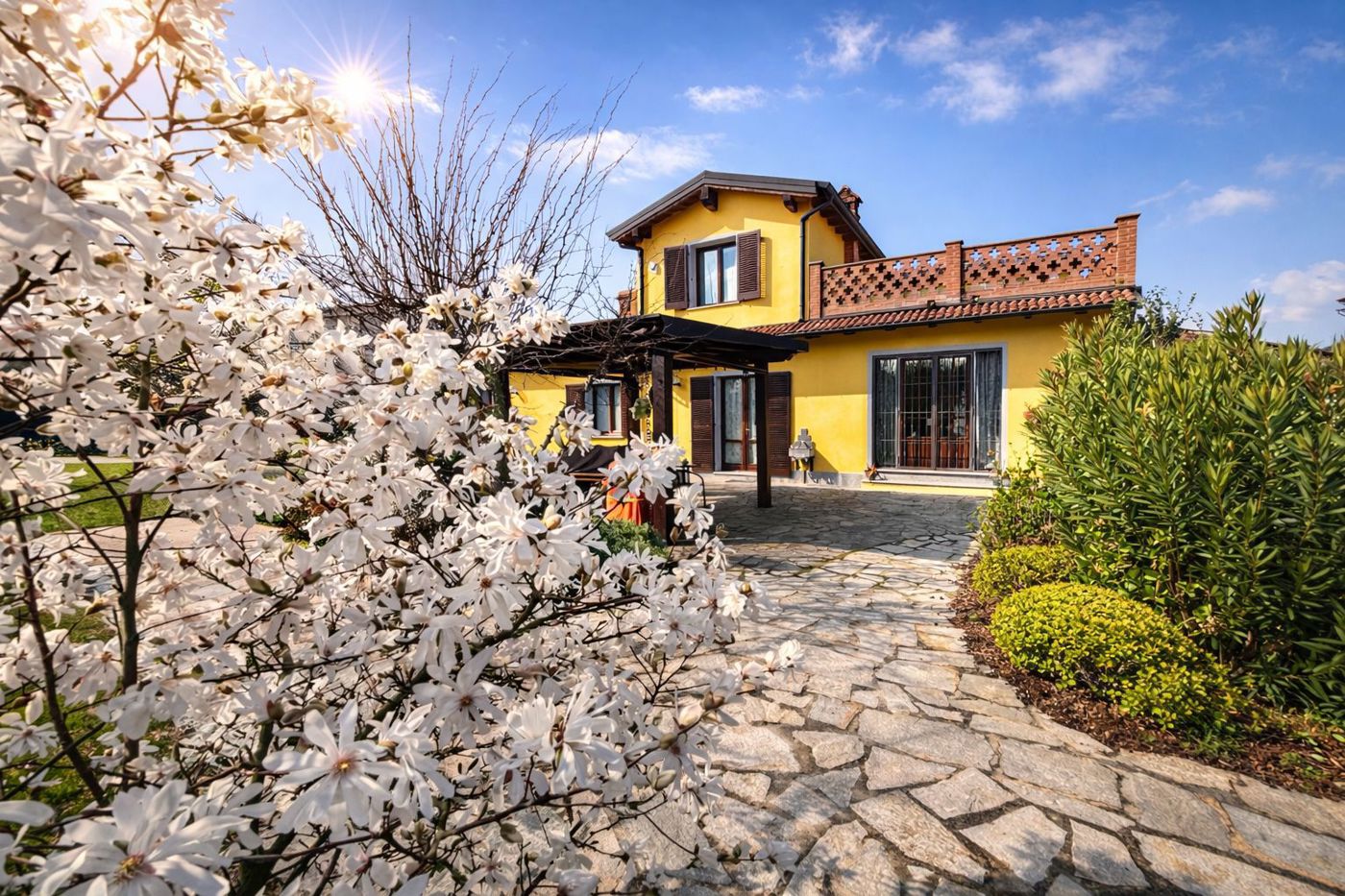 Villa con giardino a Stradella