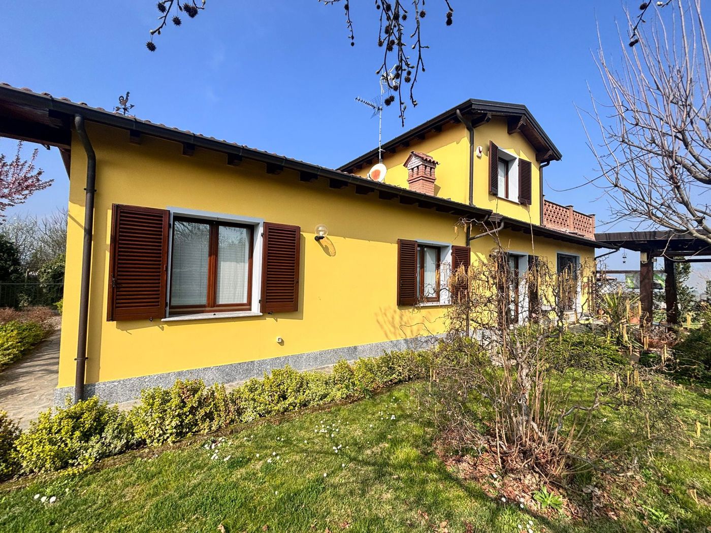 Villa con giardino a Stradella