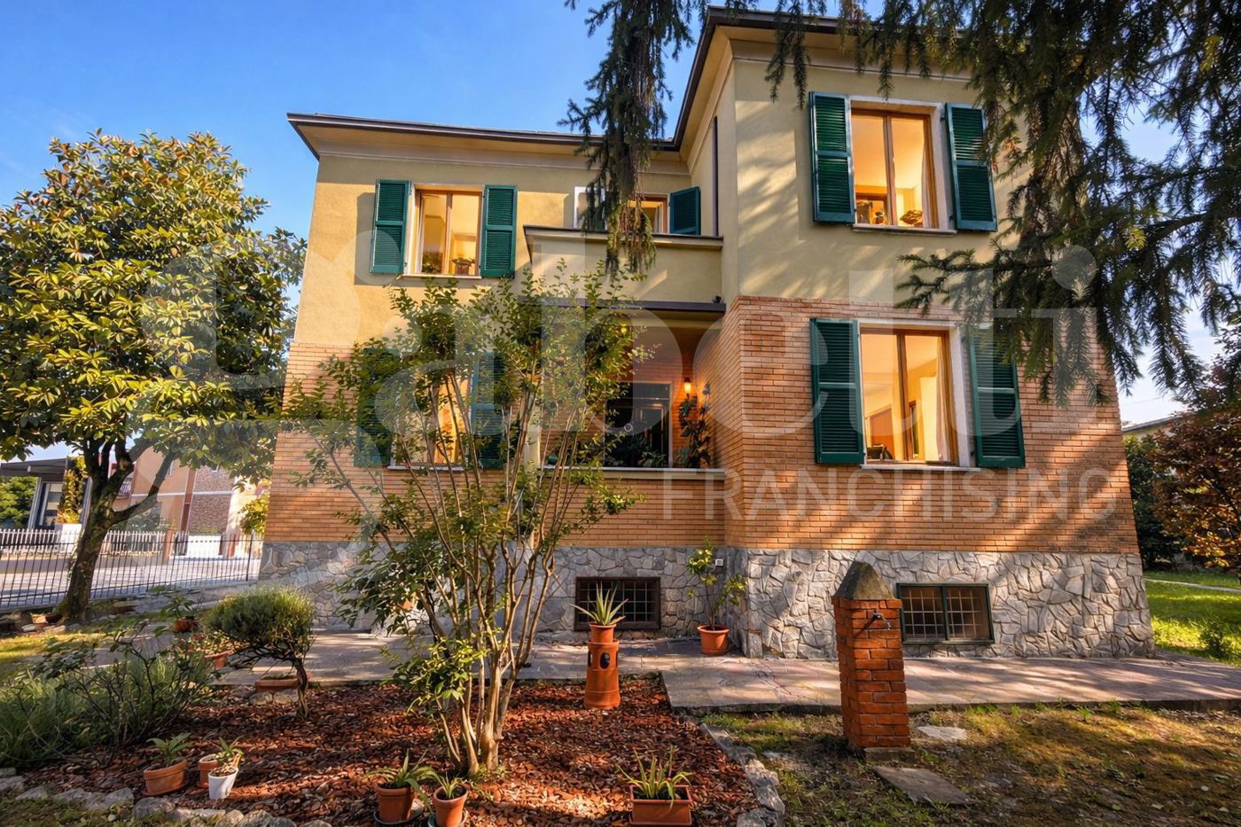 Casa indipendente con giardino a Santa Giuletta