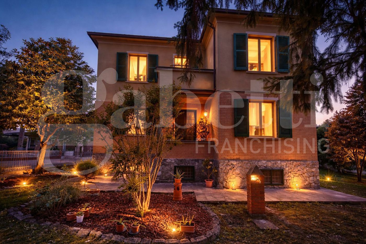 Casa indipendente con giardino a Santa Giuletta