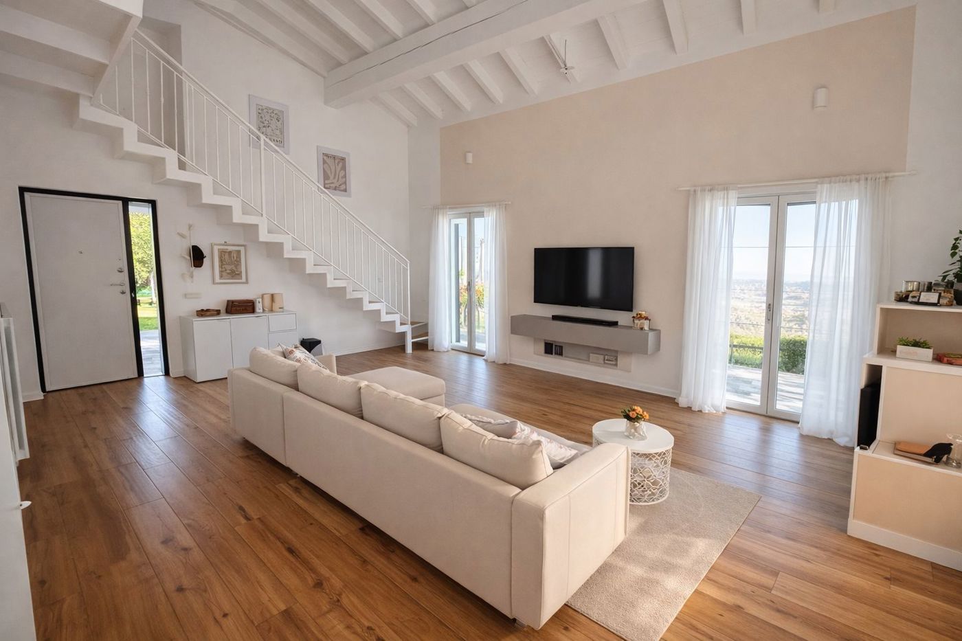 Villa con giardino a Castana