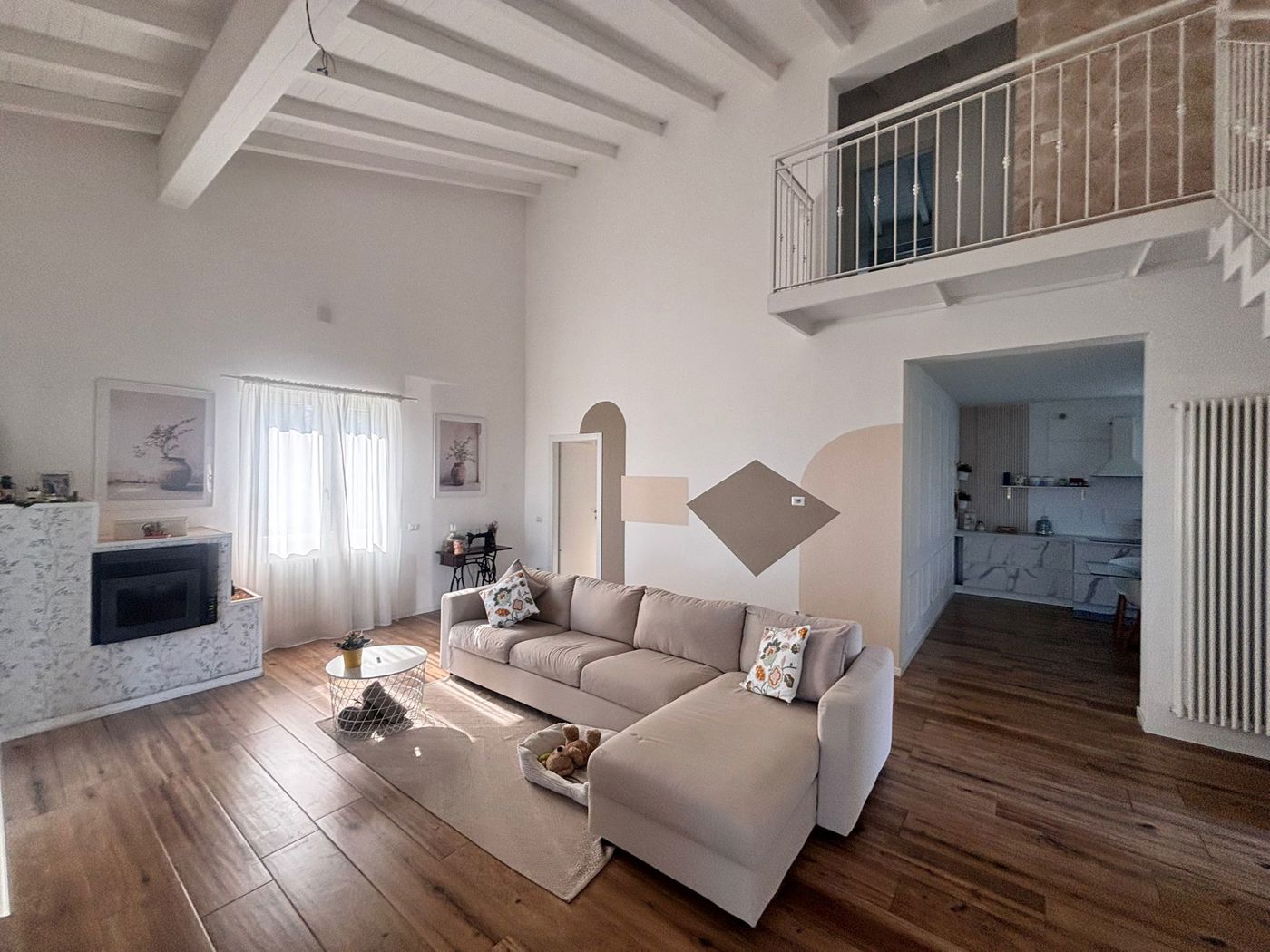 Villa con giardino a Castana