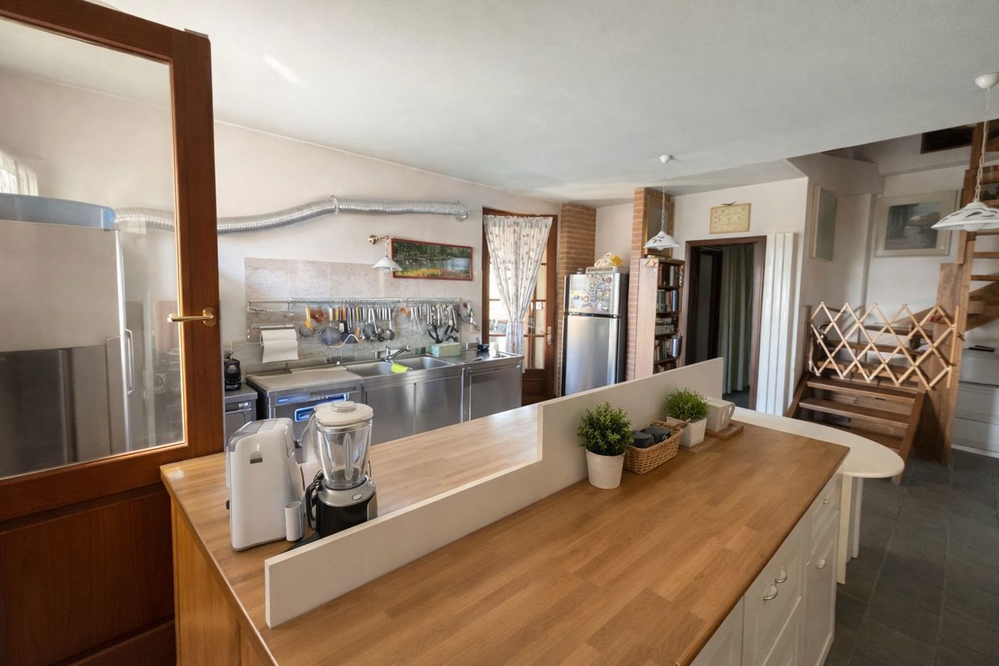 Villa con giardino a Castana