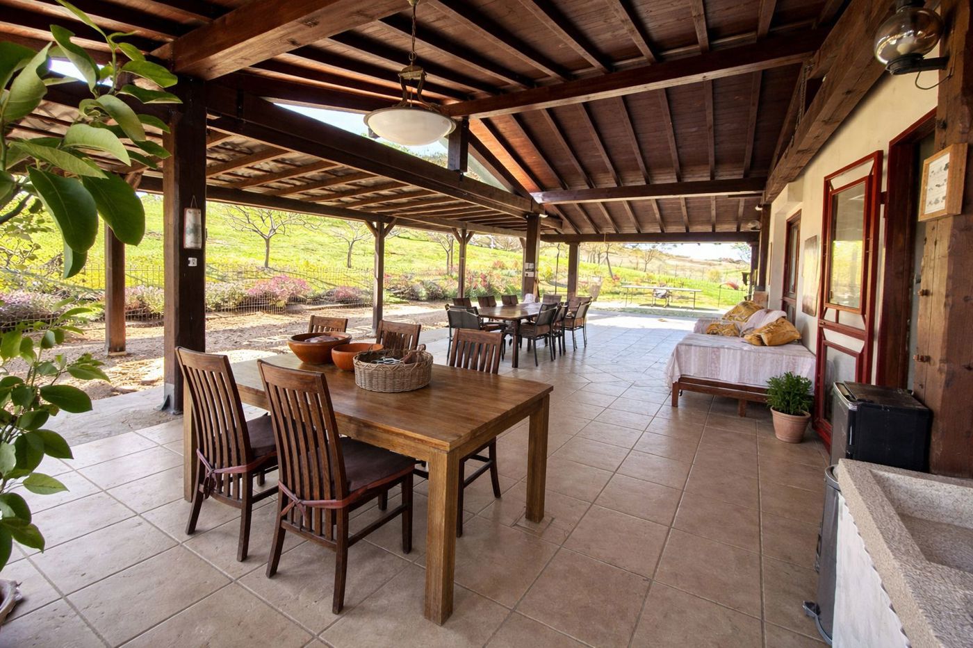 Villa con giardino a Castana