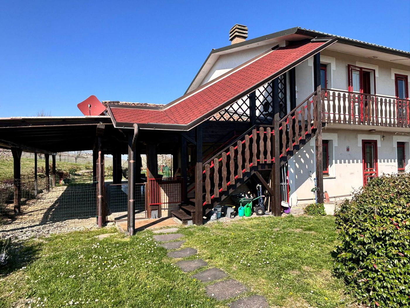 Villa con giardino a Castana