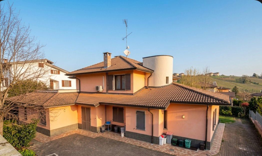 Villa in vendita a Casteggio