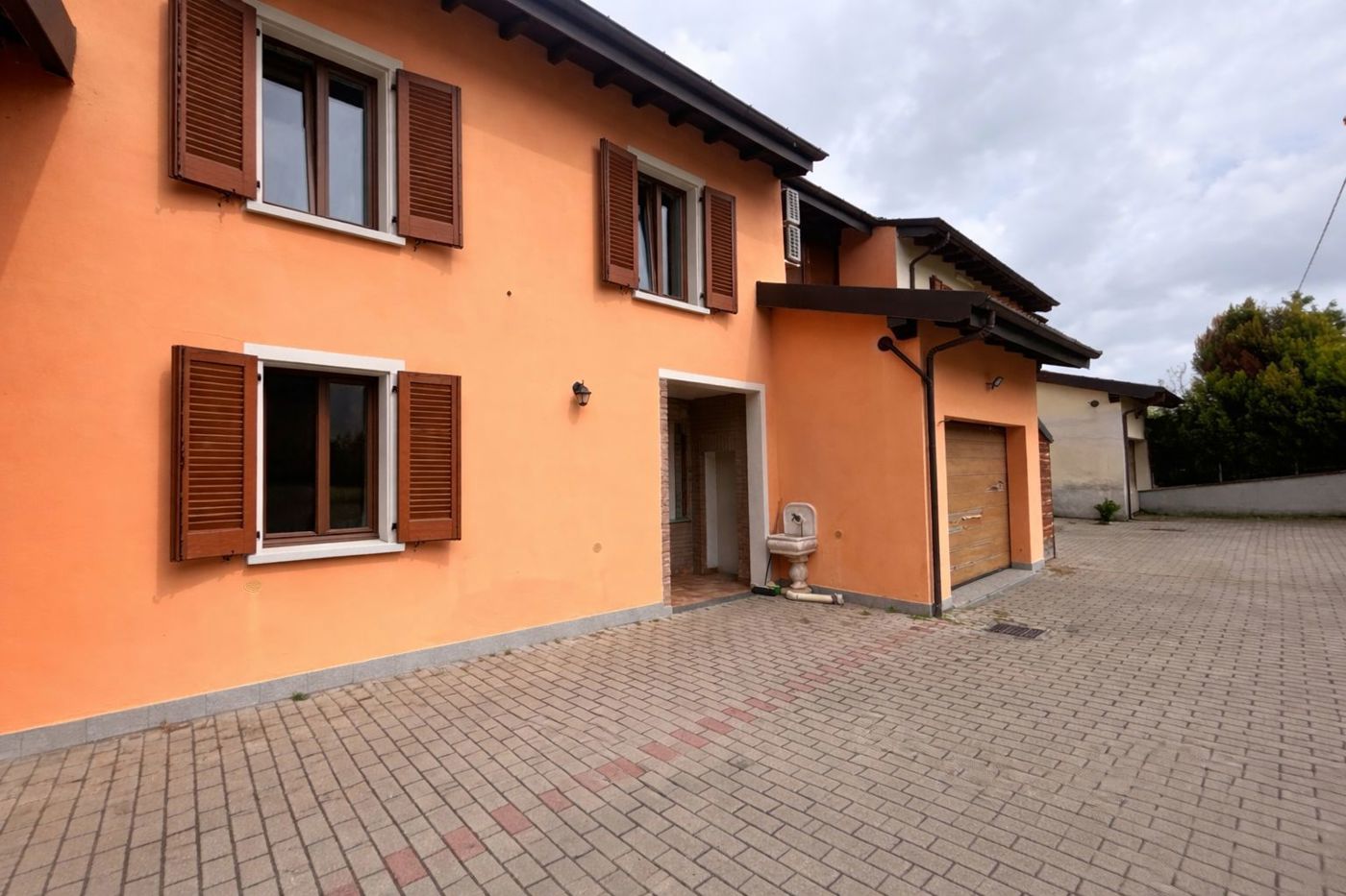 Villa Bifamiliare con giardino a Stradella