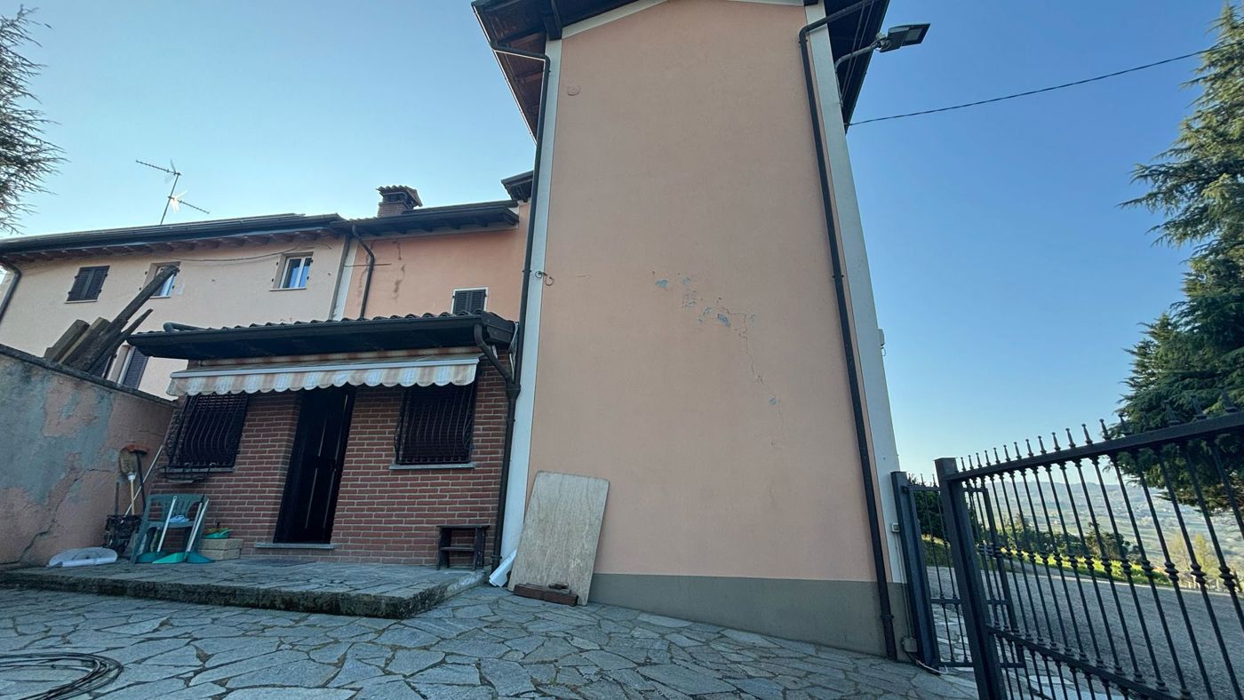 Casa indipendente con box doppio a Santa Maria della Versa