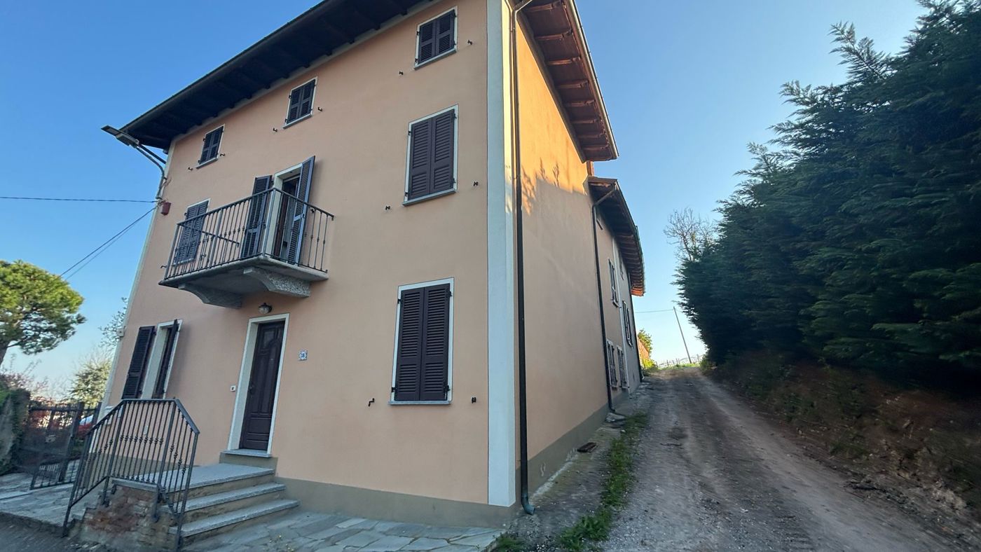 Casa indipendente con box doppio a Santa Maria della Versa
