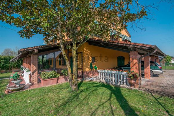 Rustico con giardino a Verrua Po