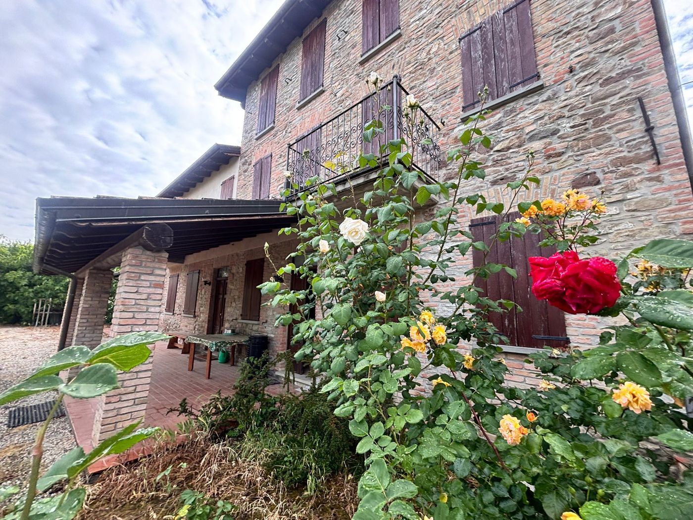 Rustico con giardino a Colli Verdi