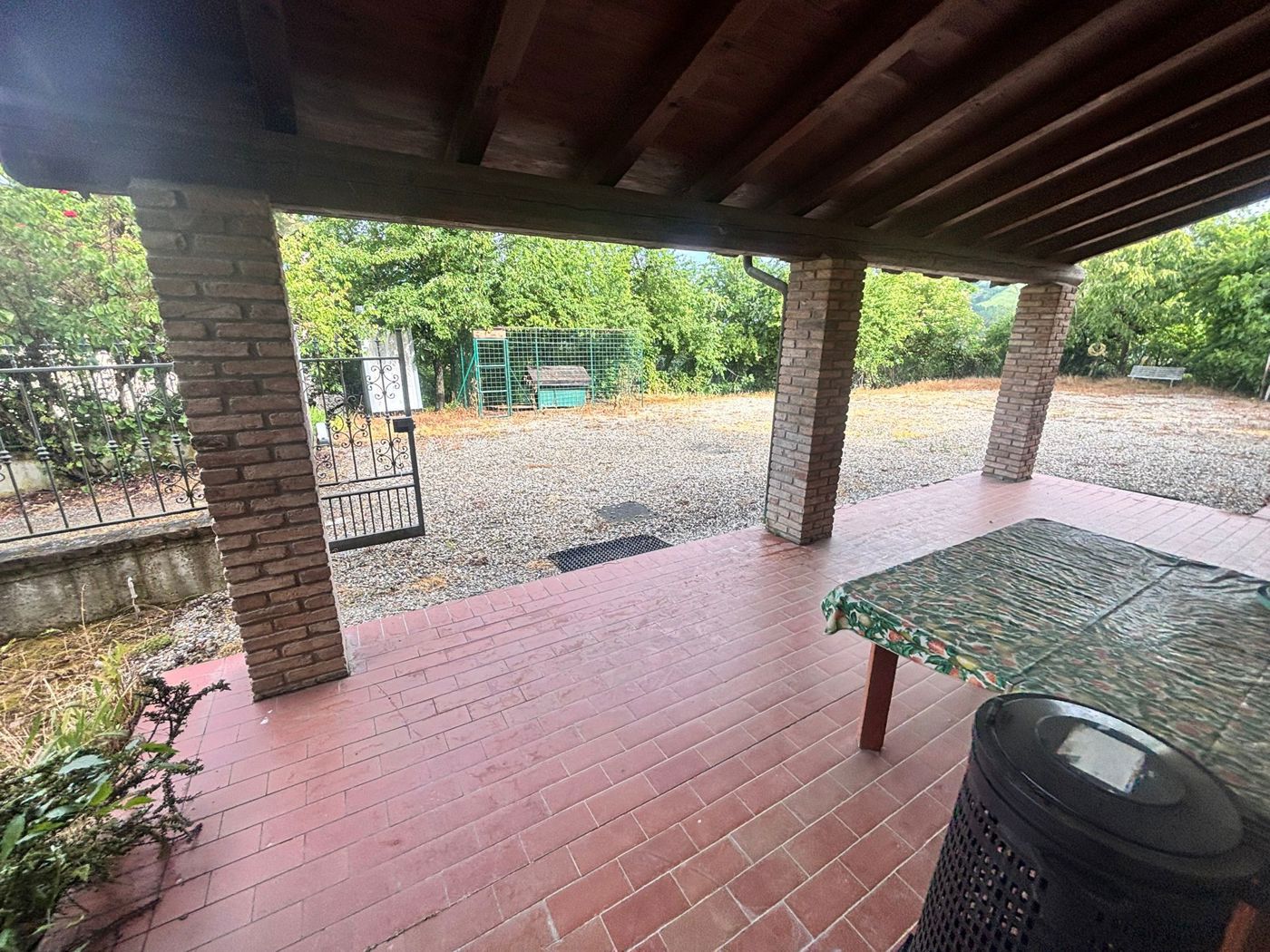 Rustico con giardino a Colli Verdi