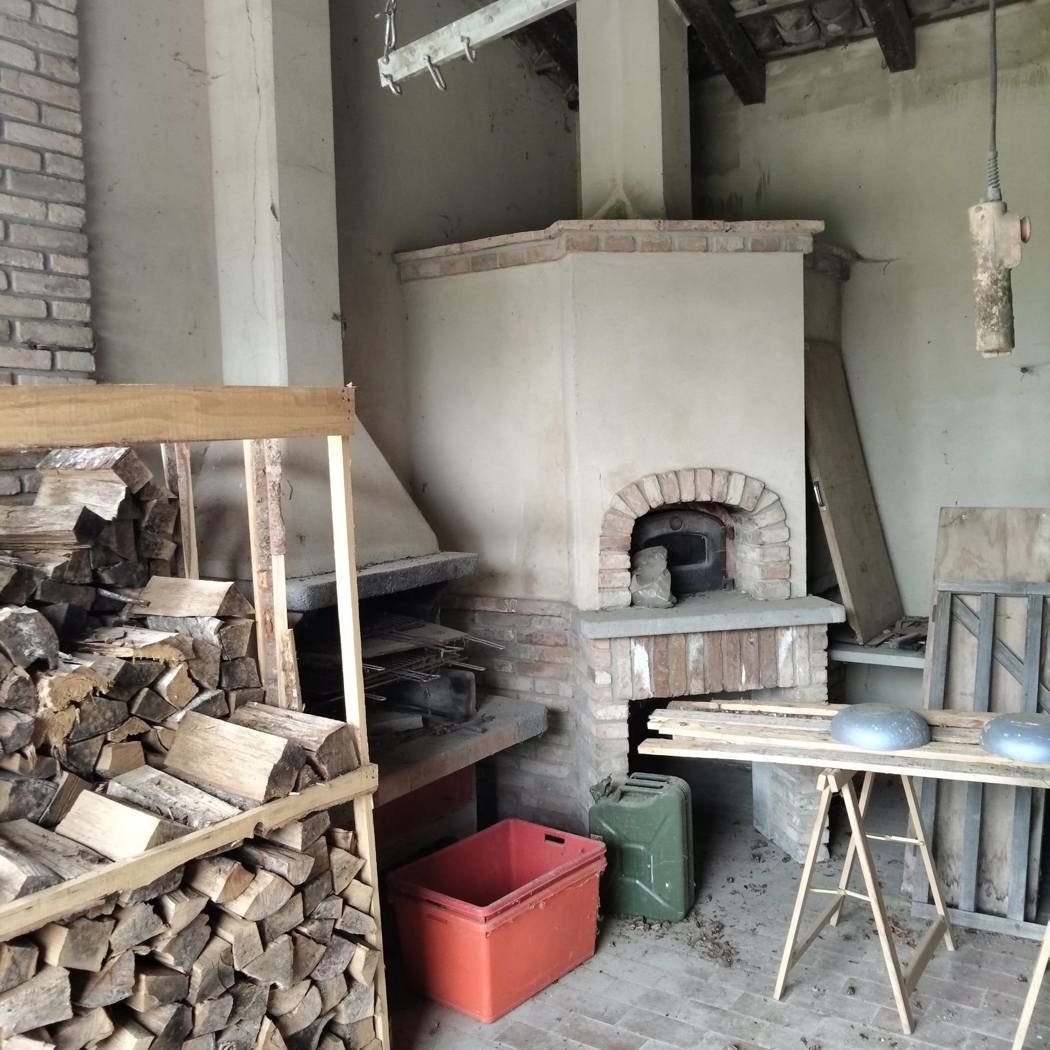 Rustico con giardino a Colli Verdi