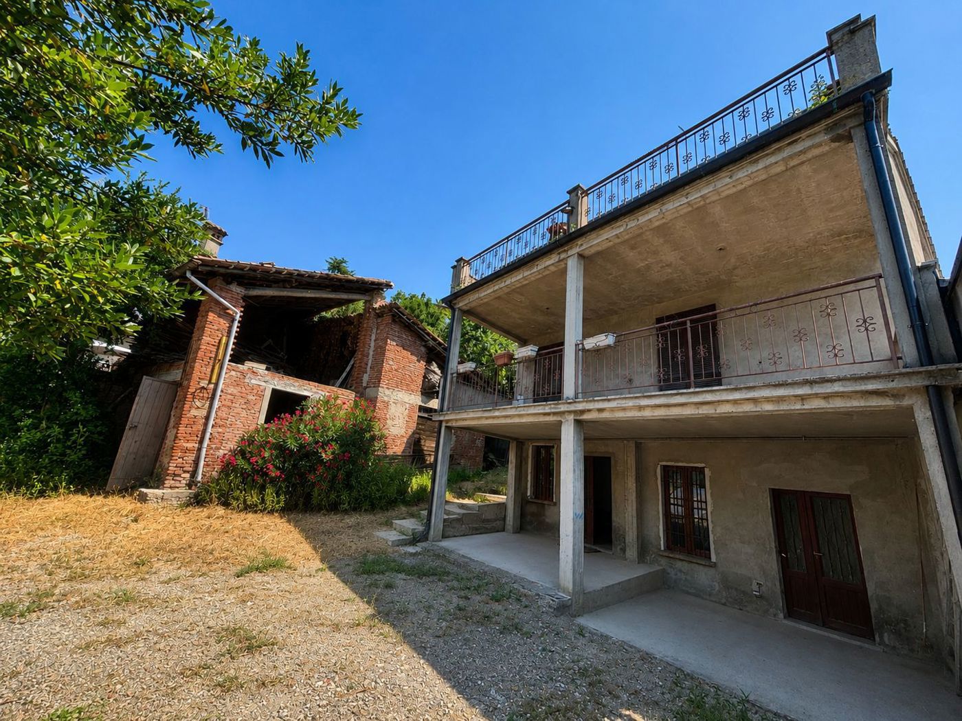 Villa con giardino a Rovescala