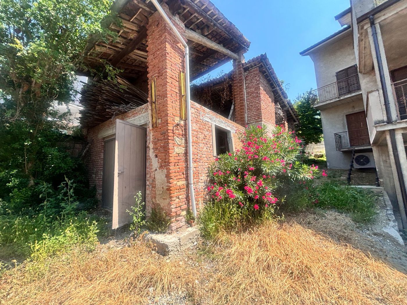 Villa con giardino a Rovescala
