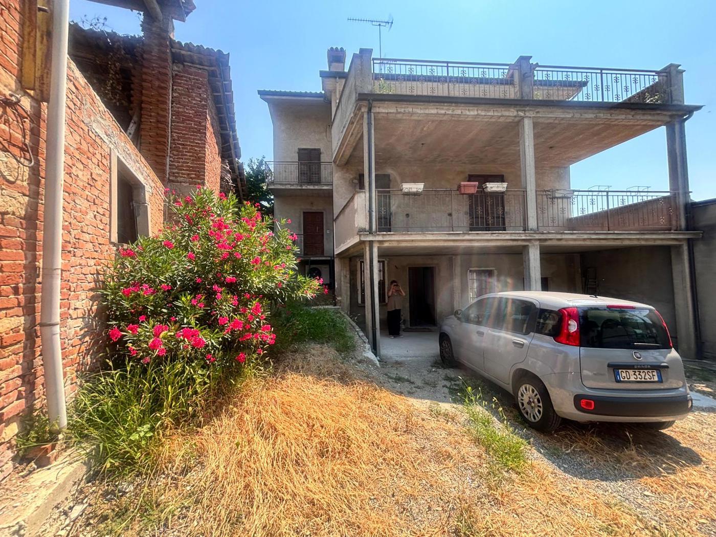 Villa con giardino a Rovescala