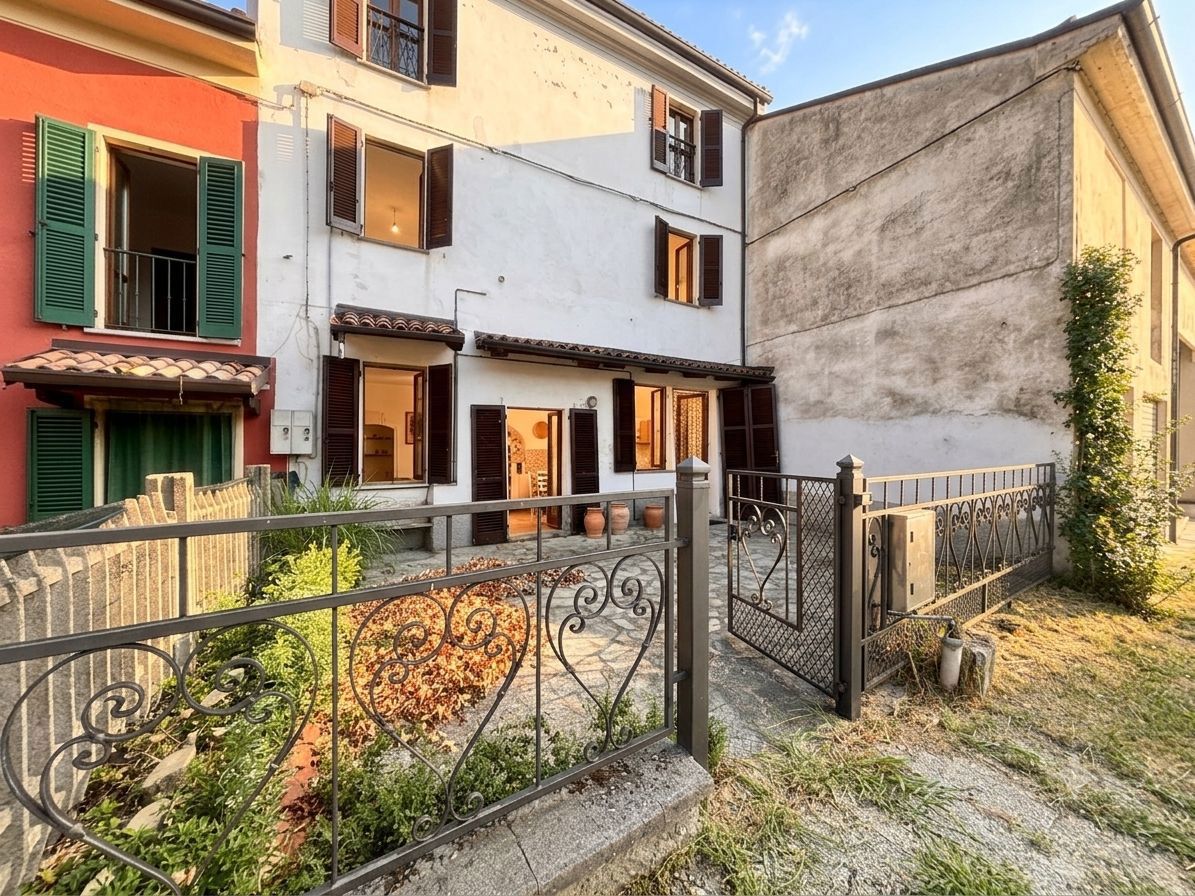 Casa indipendente con giardino a Mont� Beccaria