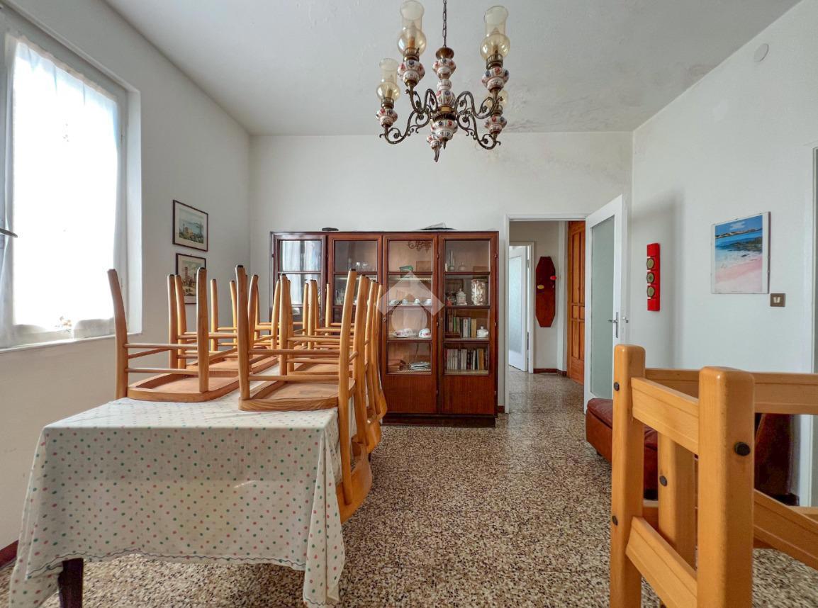 Villa con giardino a Montescano
