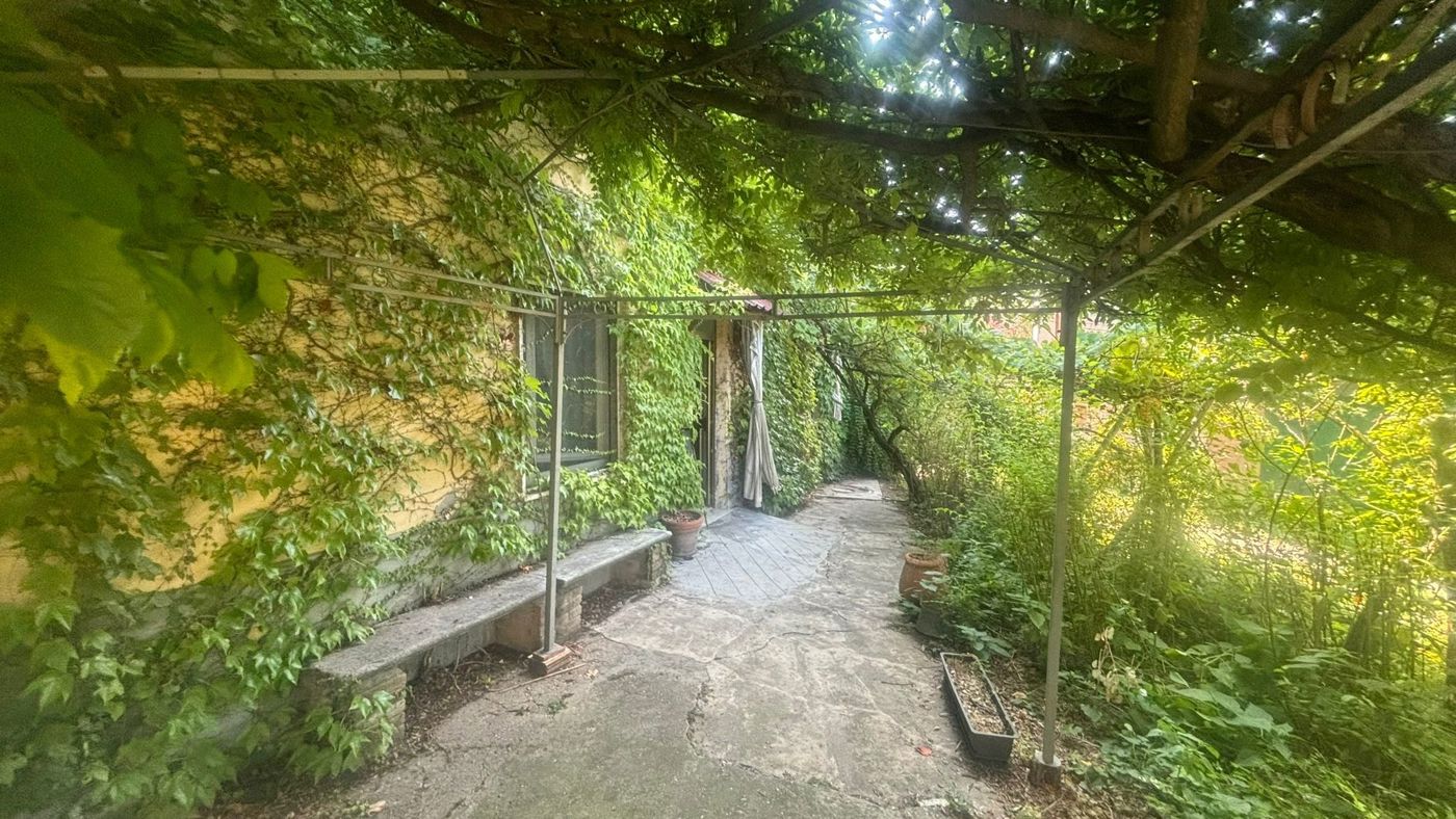 Rustico con giardino a Pietra de' Giorgi