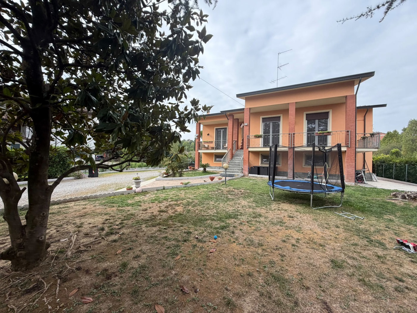 Villa con giardino a Santa Giuletta