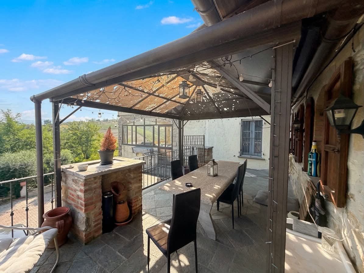 Villa con giardino a Montescano