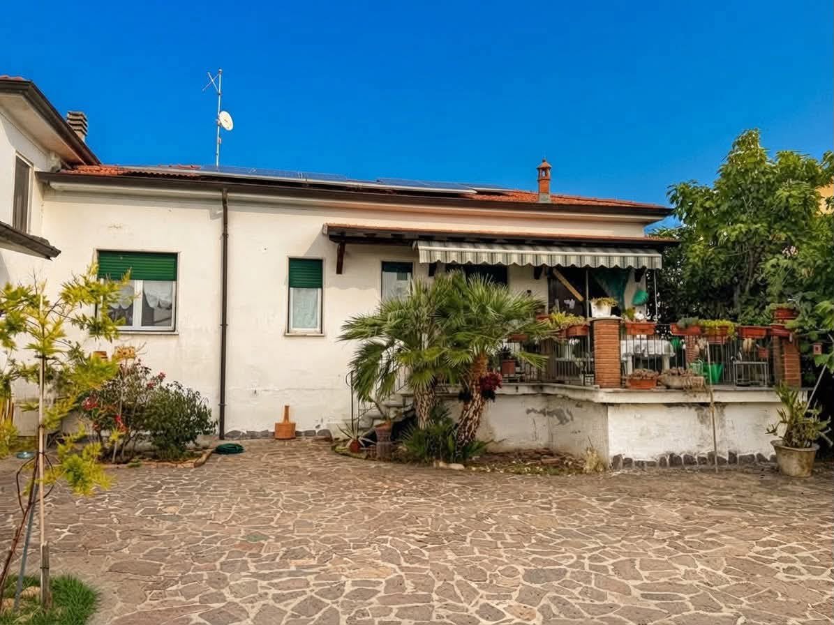 Casa indipendente con giardino a San Damiano al Colle