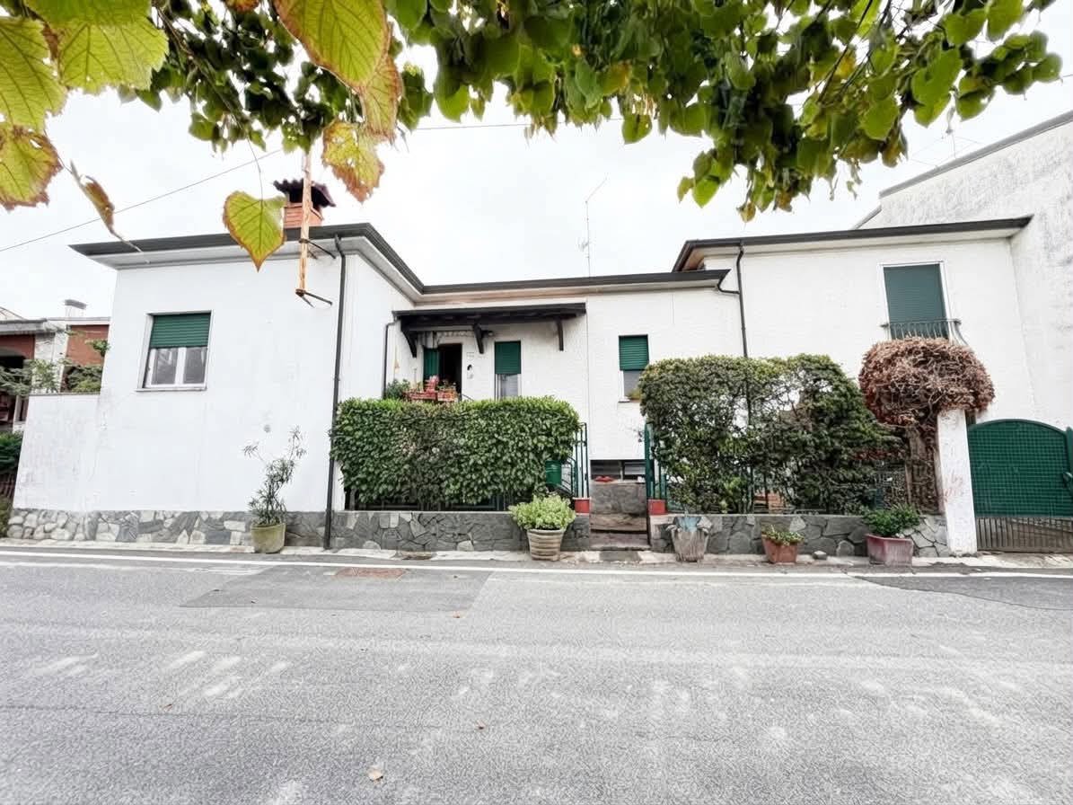 Casa indipendente con giardino a San Damiano al Colle