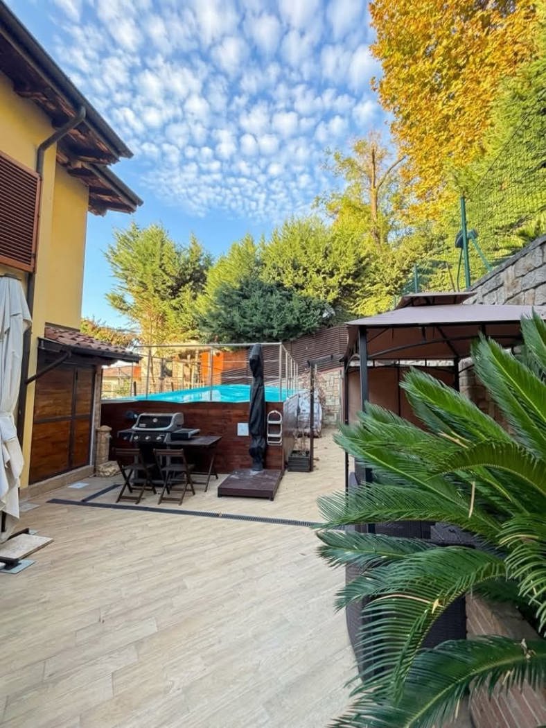 Villa con giardino a Broni