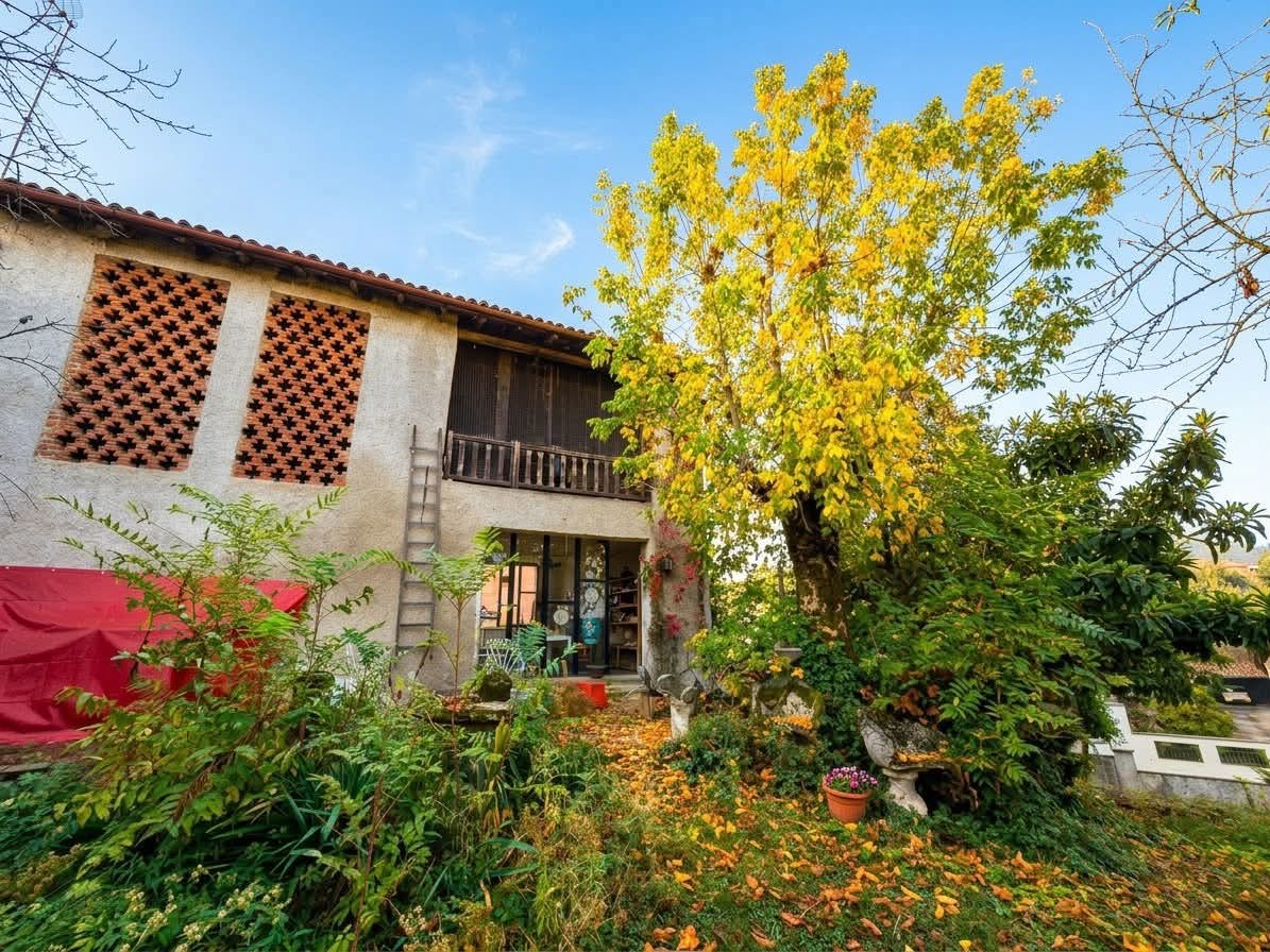 Casa indipendente con giardino a Stradella