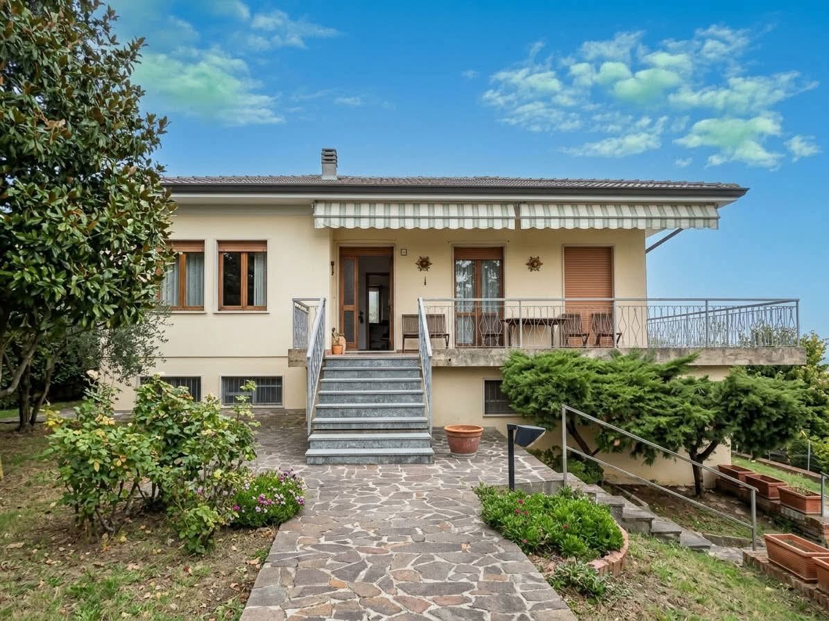 Villa con giardino a Montalto Pavese