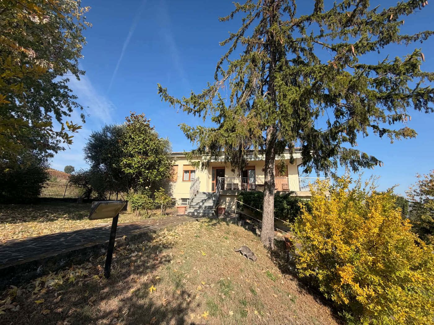 Villa con giardino a Montalto Pavese