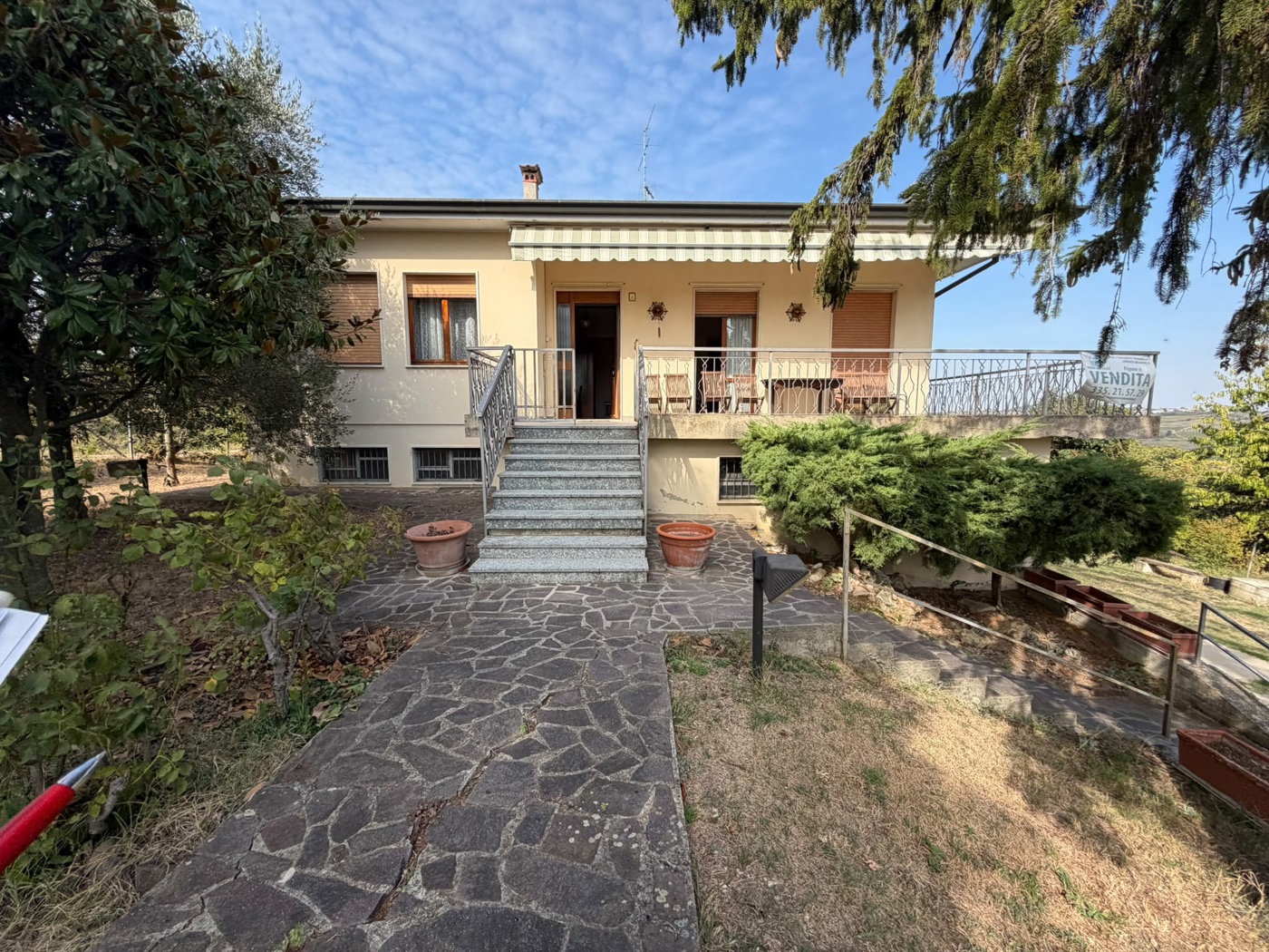 Villa con giardino a Montalto Pavese