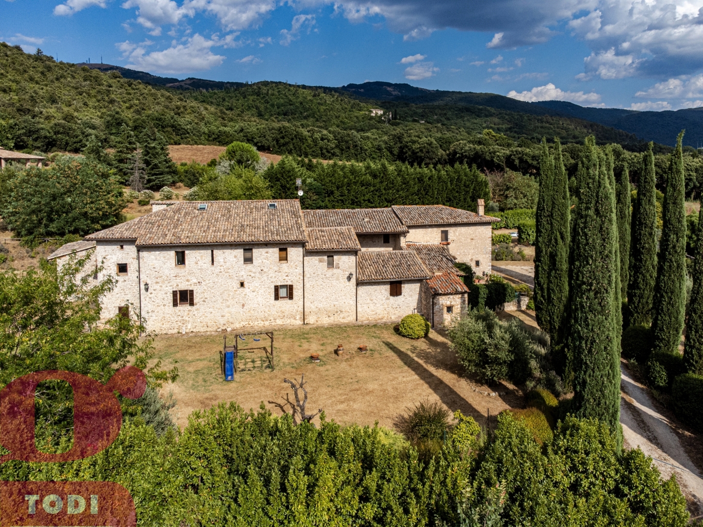 Rustico con giardino a Massa Martana