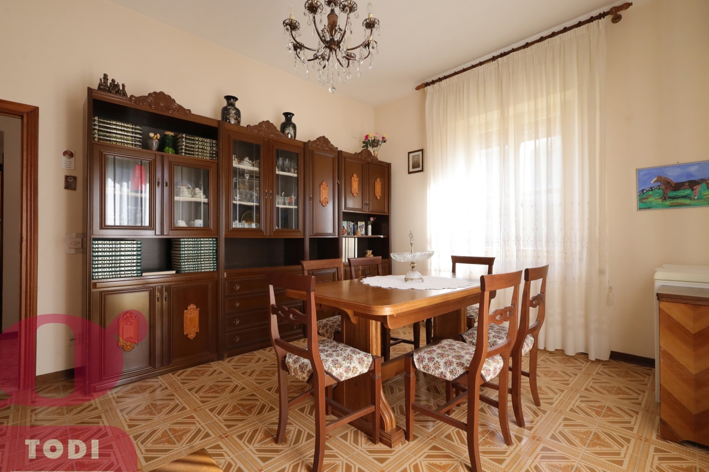 Casa indipendente con box doppio a Todi