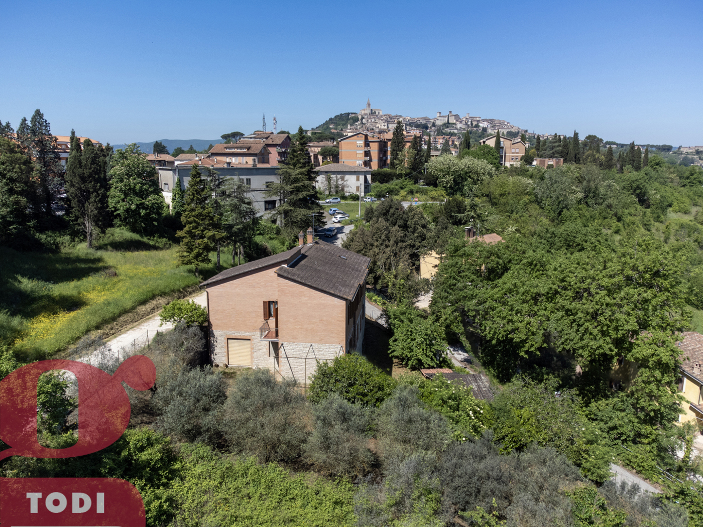 Casa indipendente con giardino a Todi