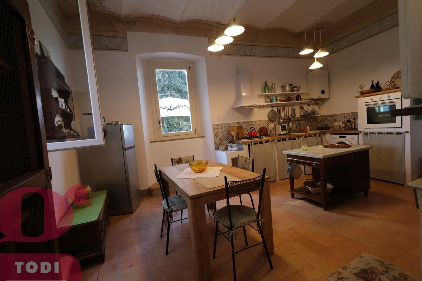 Quadrilocale arredato in affitto a Todi