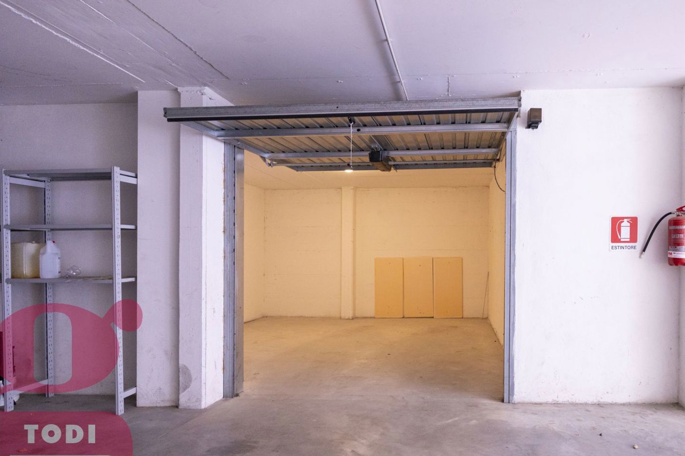 Box/Garage 24mq in vendita a Todi
