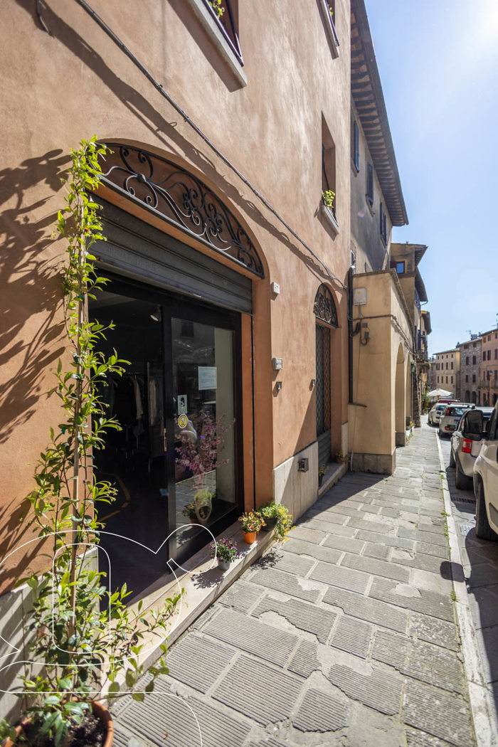 Negozio in vendita a Todi