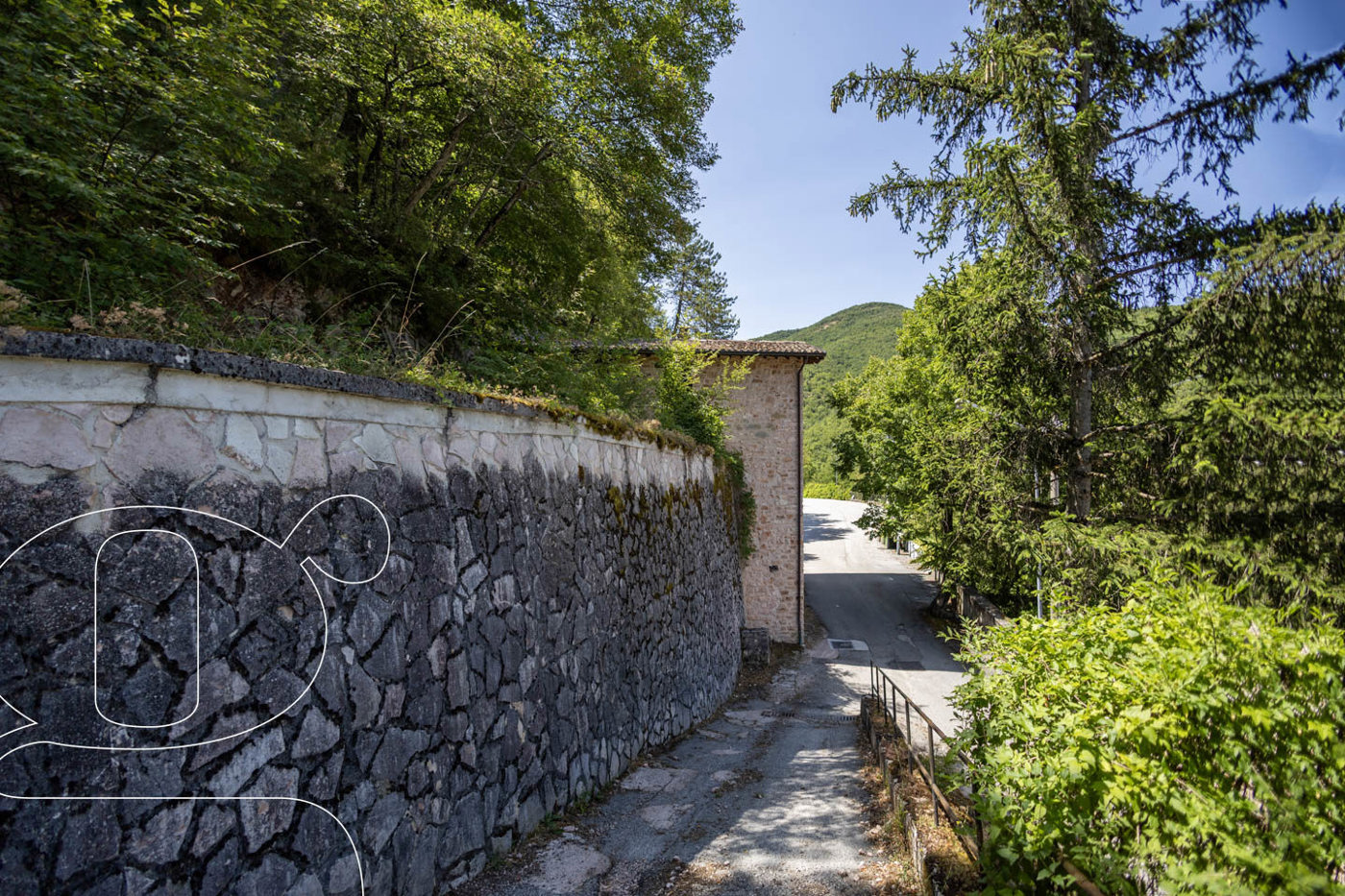 Rustico con giardino a Poggiodomo