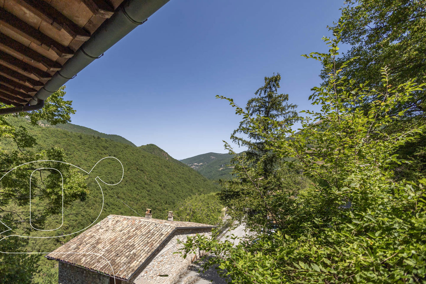 Rustico con giardino a Poggiodomo