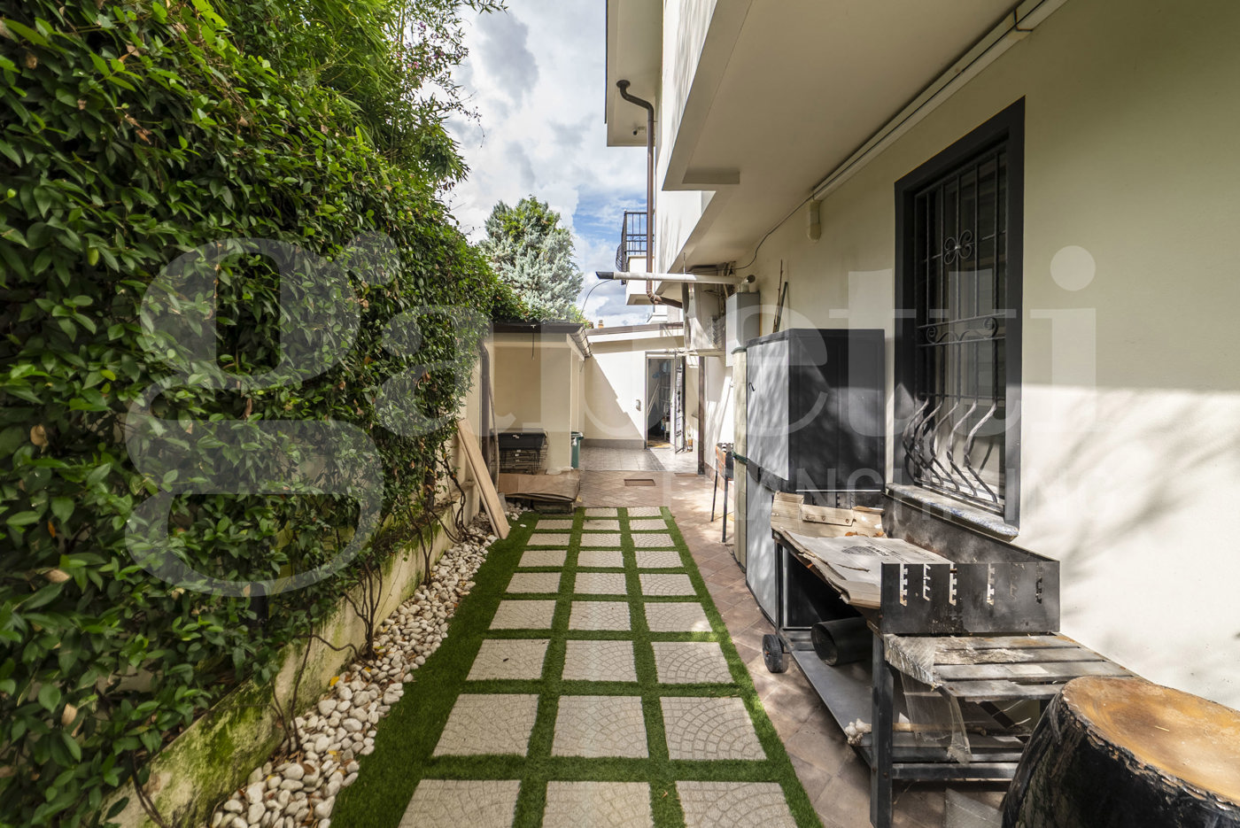 Villa con giardino a Trezzano sul Naviglio