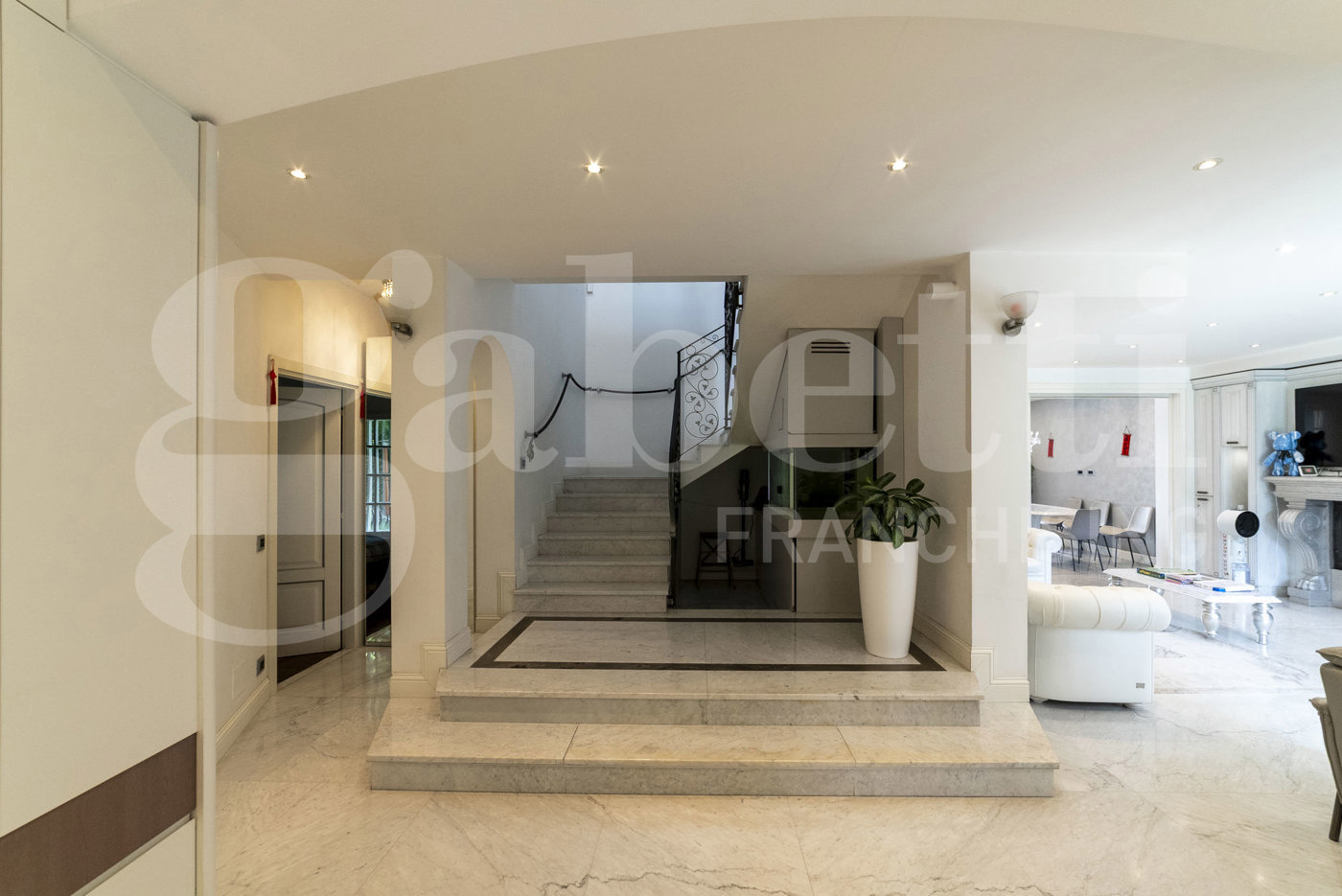 Villa con giardino a Trezzano sul Naviglio