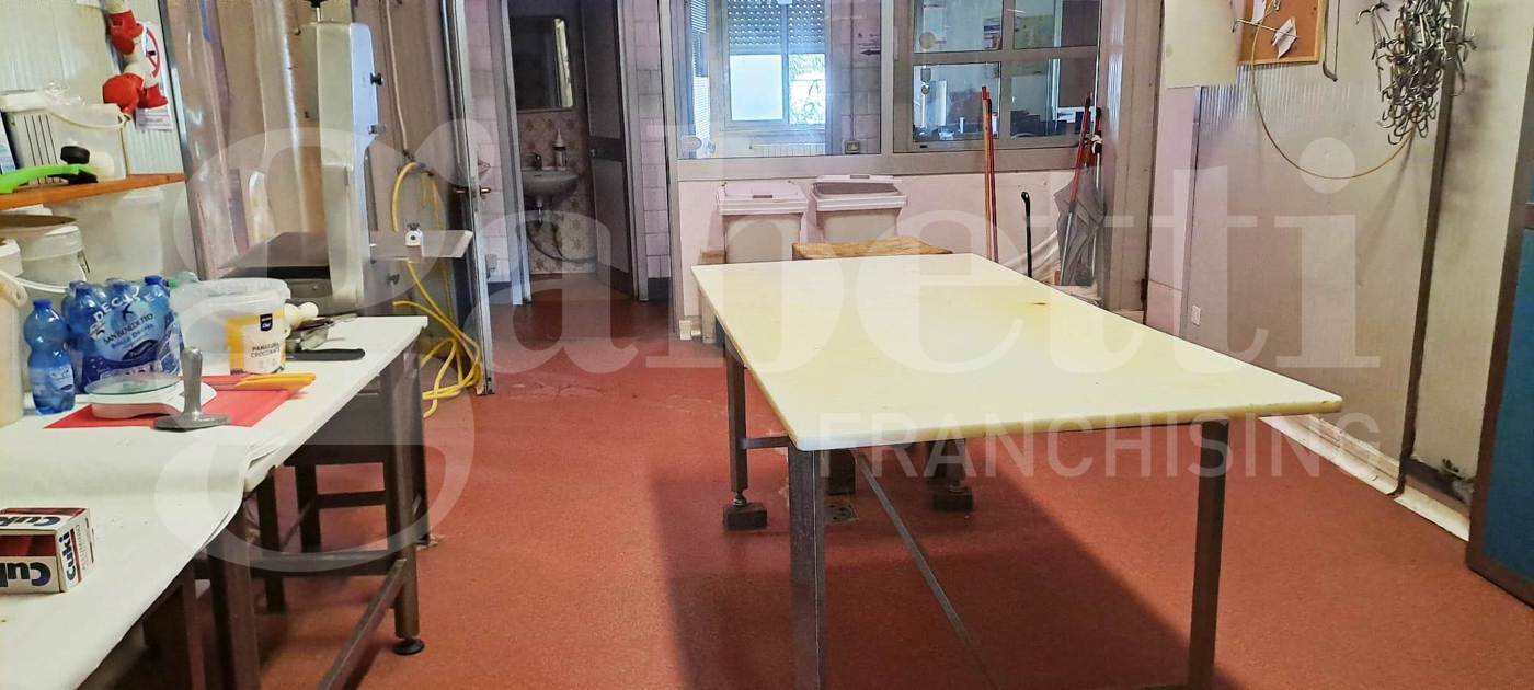 Stabile/Palazzo con box a Trezzano sul Naviglio