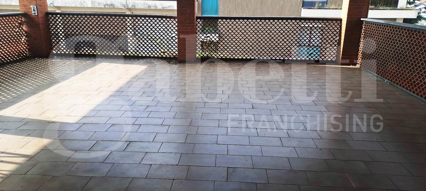 Stabile/Palazzo con box a Trezzano sul Naviglio