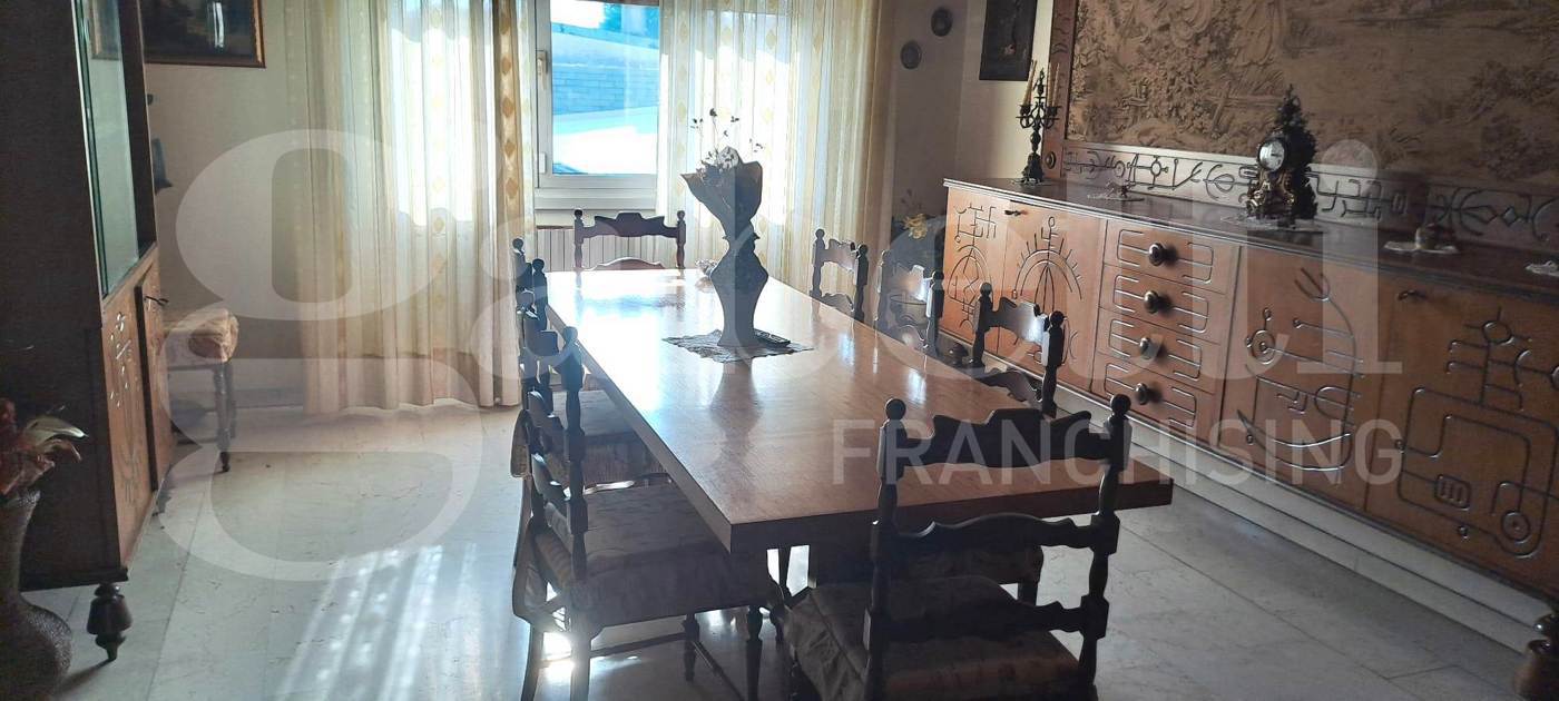 Stabile/Palazzo con box a Trezzano sul Naviglio