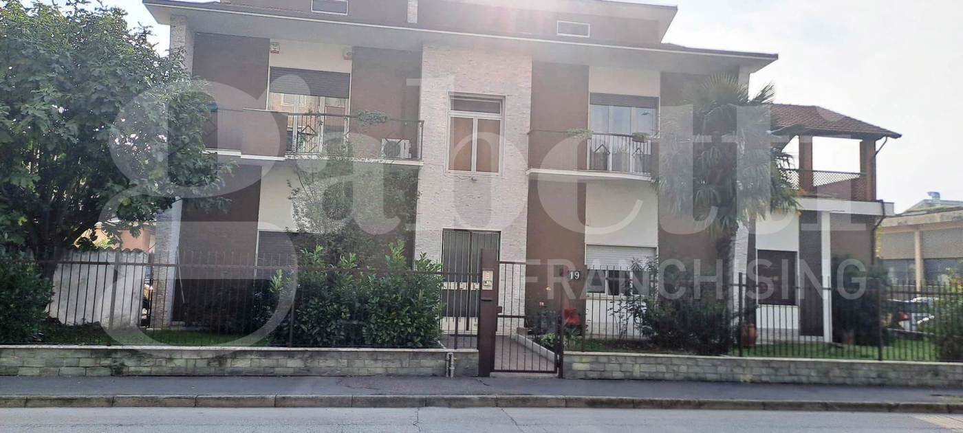 Stabile/Palazzo con box a Trezzano sul Naviglio