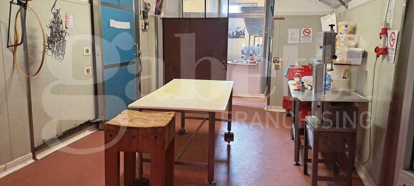 Stabile/Palazzo con box a Trezzano sul Naviglio