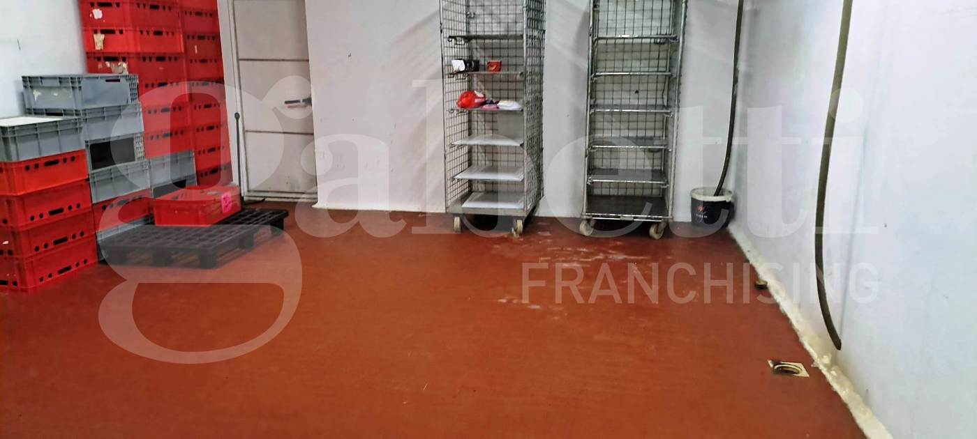 Stabile/Palazzo con box a Trezzano sul Naviglio