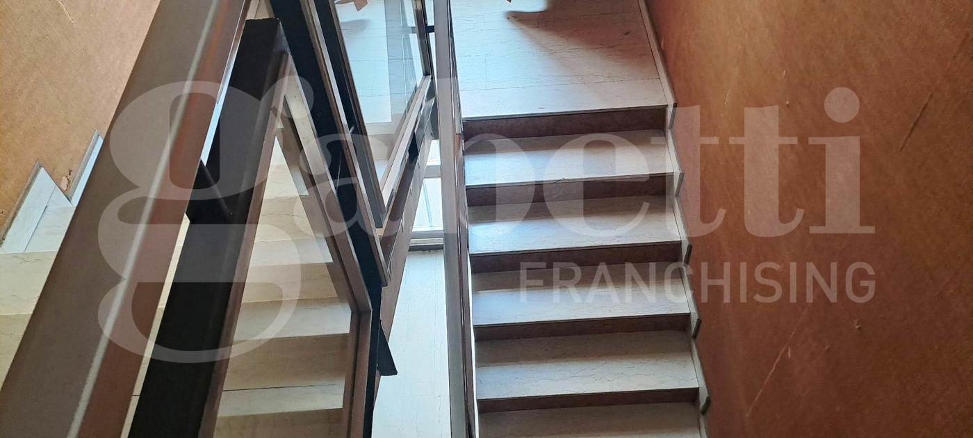 Stabile/Palazzo con box a Trezzano sul Naviglio