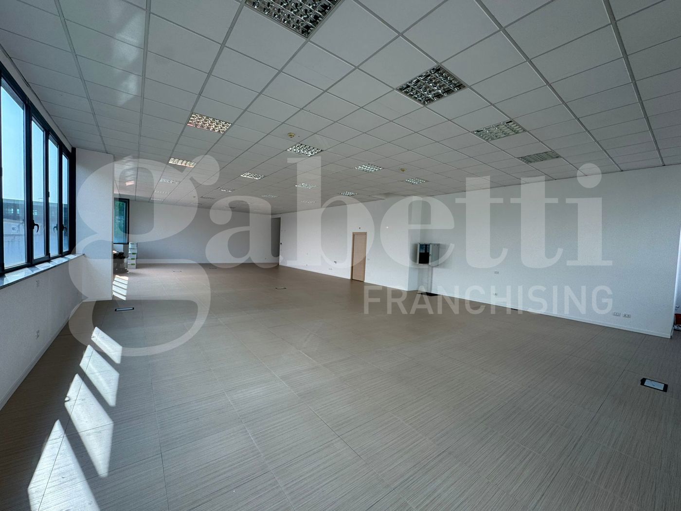 Ufficio ristrutturato a Corsico